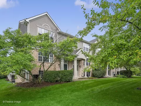 2789 Woodmere Dr, Darien, IL 60561