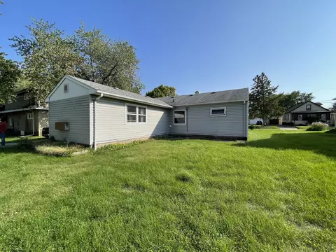 1709 10th St, Peru, IL 61354 photo 3
