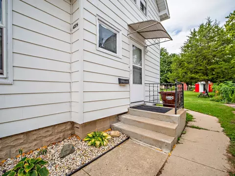 422 S State St, Marengo, IL 60152