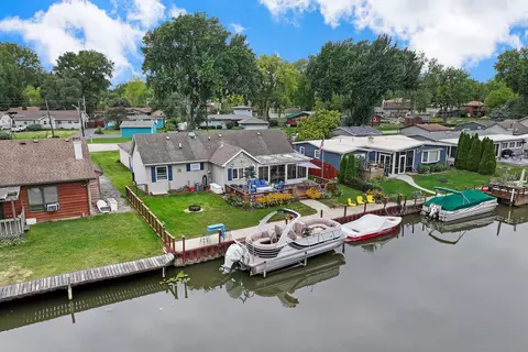 707 Kingston Blvd, Mchenry, IL 60050