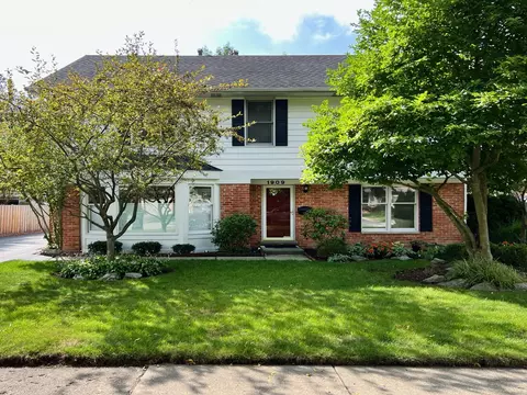 1909 Lincoln Ave, Northbrook, IL 60062