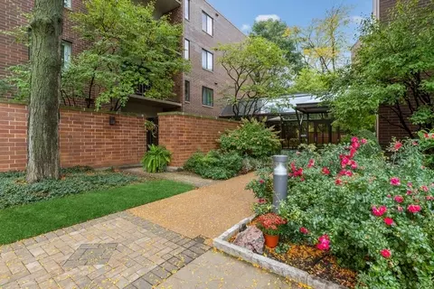 2200 Bouterse St #109B, Park Ridge, IL 60068