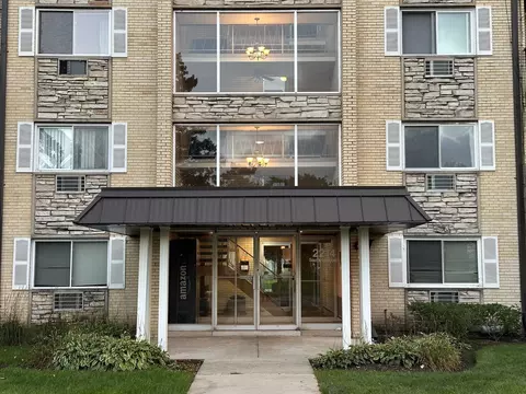 2214 S Goebbert Rd #184, Arlington Heights, IL 60005