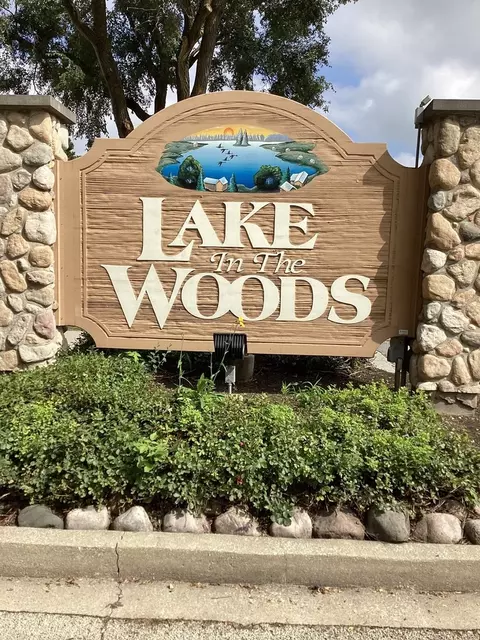 7920 Woodglen Ln #205, Downers Grove, IL 60516