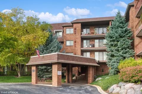 51 Old Oak Dr #114, Buffalo Grove, IL 60089