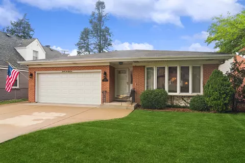 2218 Woodland Ave, Park Ridge, IL 60068