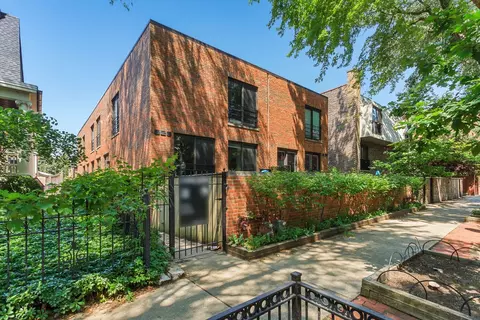 828 W Wolfram St #B, Chicago, IL 60657