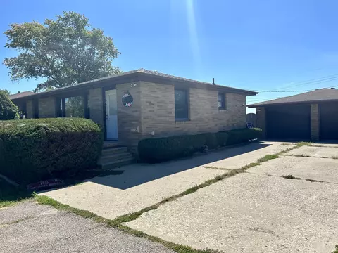 1315 Southlawn Dr, Streator, IL 61364