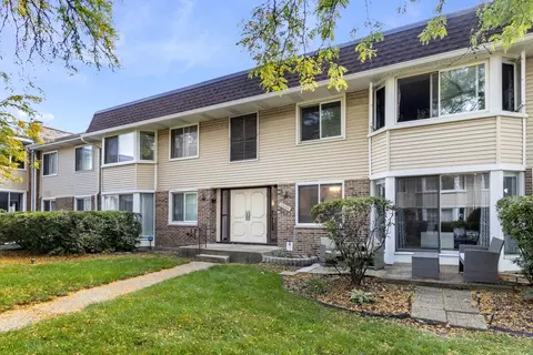 3004 Roberts Dr #1, Woodridge, IL 60517