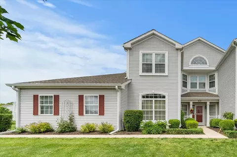 253 Grays Dr #253, Oswego, IL 60543