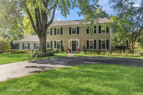 7701 Carriage Dr, Crystal Lake, IL 60012