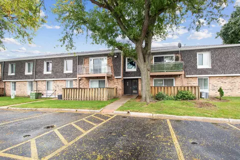 4704 Euclid Ave #1D, Rolling Meadows, IL 60008