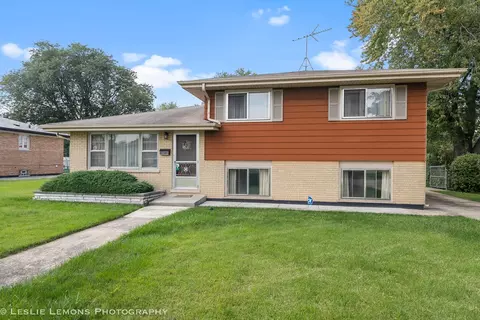 10332 Leslie Ln, Chicago Ridge, IL 60415