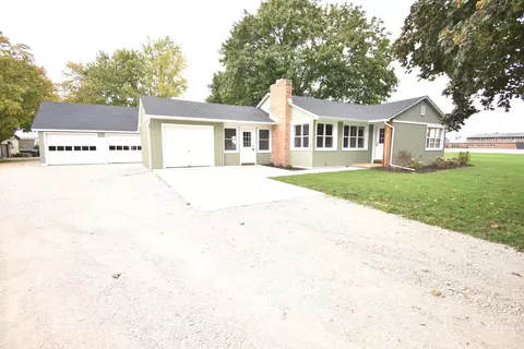 445 S Elm St, Waterman, IL 60556