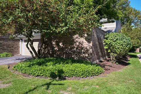 2097 Timber Ln, Wheaton, IL 60189 photo 3
