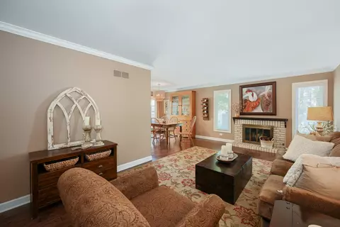 2097 Timber Ln, Wheaton, IL 60189 photo 12