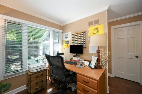 2097 Timber Ln, Wheaton, IL 60189 photo 9