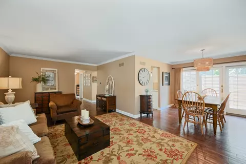 2097 Timber Ln, Wheaton, IL 60189 photo 14