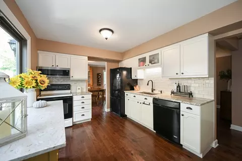 2097 Timber Ln, Wheaton, IL 60189 photo 17