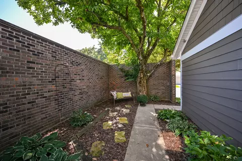 2097 Timber Ln, Wheaton, IL 60189 photo 4