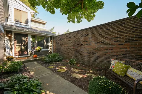 2097 Timber Ln, Wheaton, IL 60189 photo 5