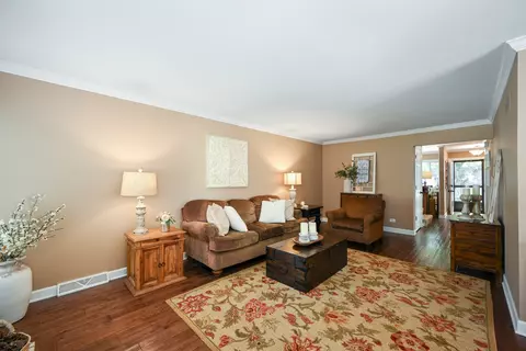 2097 Timber Ln, Wheaton, IL 60189 photo 13