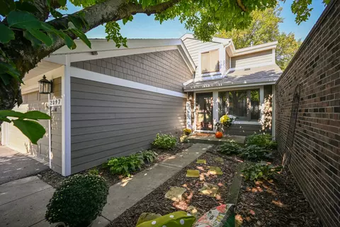 2097 Timber Ln, Wheaton, IL 60189