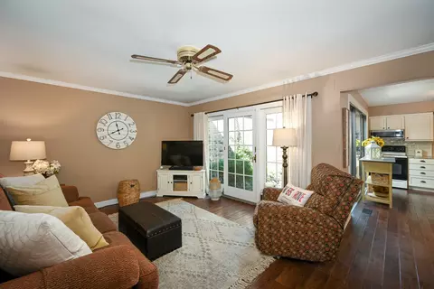 2097 Timber Ln, Wheaton, IL 60189 photo 10