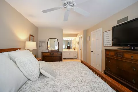 2097 Timber Ln, Wheaton, IL 60189 photo 21