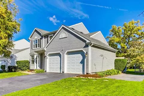 66 Jefferson Ln, Streamwood, IL 60107