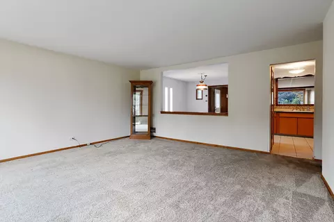 13106 E Playfield Dr, Crestwood, IL 60445 photo 4