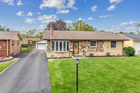 13106 E Playfield Dr, Crestwood, IL 60445