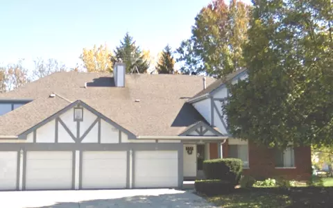 15 Wake Robin Ct #204, Woodridge, IL 60517