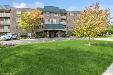 700 Perrie Dr #107, Elk Grove Village, IL 60007