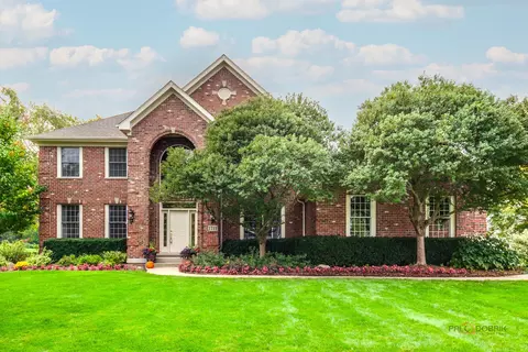 1711 Squirrel Trl, Cary, IL 60013
