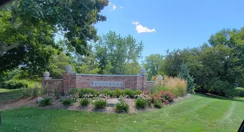 592 Iris Ct, Crystal Lake, IL 60014