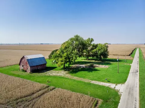 18231 E 2100 North Rd, Towanda, IL 61776