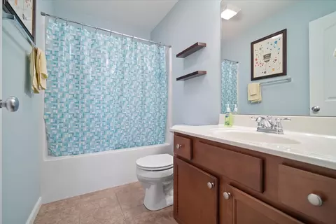 Bath - 9 Barclay Ct, Bloomington, IL 61705 photo 2 of 2