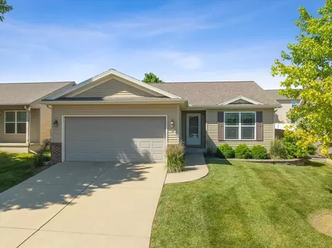 9 Barclay Ct, Bloomington, IL 61705
