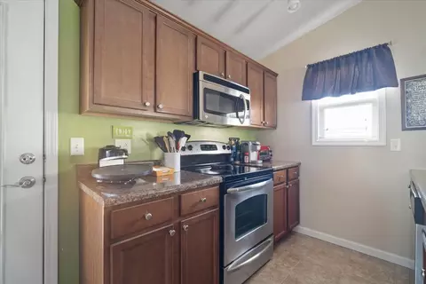 Kitchen - 9 Barclay Ct, Bloomington, IL 61705 photo 1 of 2