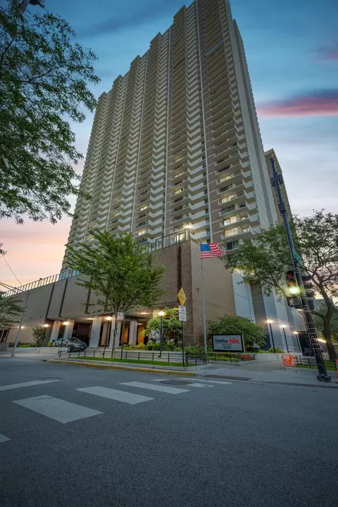 6033 N Sheridan Rd #44H, Chicago, IL 60660
