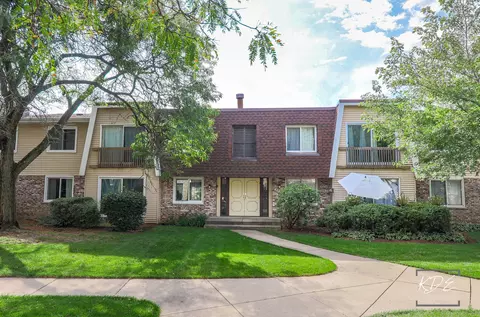 2932 Roberts Dr #4, Woodridge, IL 60517