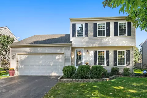 612 River Oaks Ln, Island Lake, IL 60042