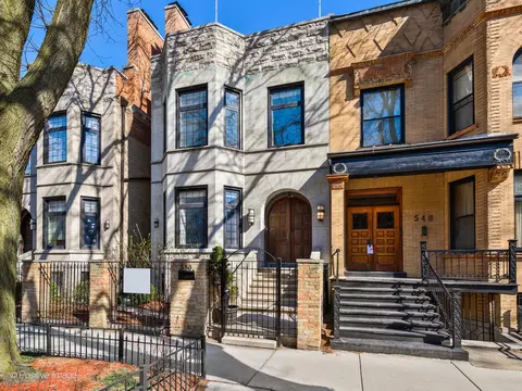 550 W Oakdale Ave, Chicago, IL 60657