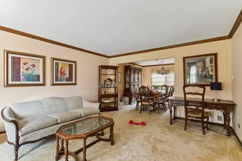 1909 Cyndi Ct, Rolling Meadows, IL 60008 photo 2