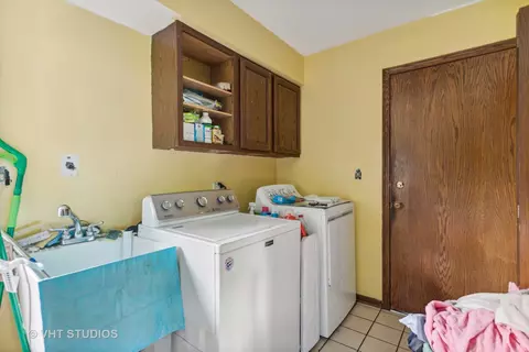 1909 Cyndi Ct, Rolling Meadows, IL 60008 photo 13