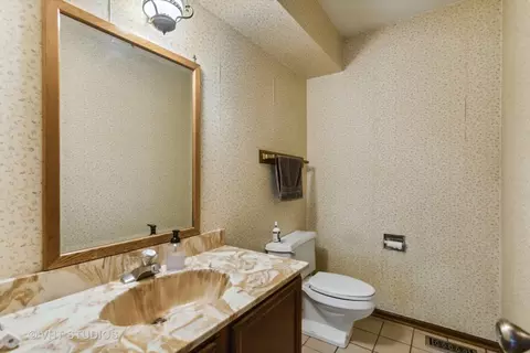 1909 Cyndi Ct, Rolling Meadows, IL 60008 photo 15
