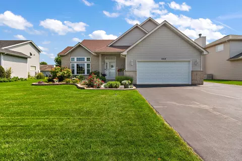 3312 Waterford Dr, Joliet, IL 60431