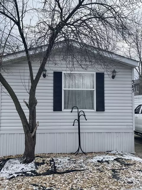 365 Surrey Rd, Wheeling, IL 60090