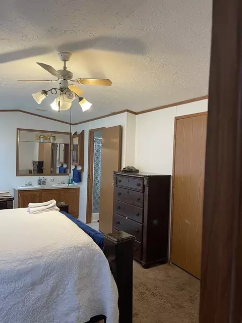 365 Surrey Rd, Wheeling, IL 60090 photo 12